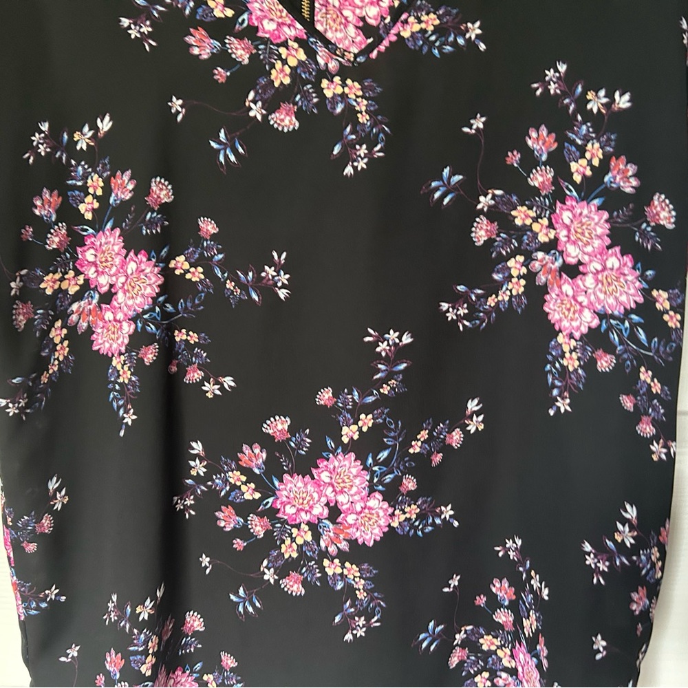 Black and Pink Floral V Neck Short Sleeve Blouse Size Large - Picture 9 of 10